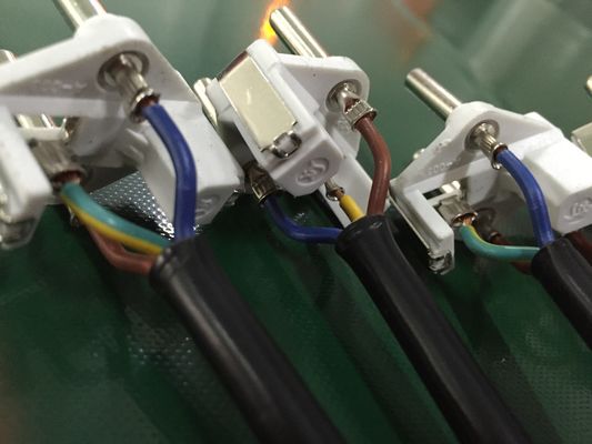 Máquina que prensa del cable auto eléctrico del enchufe de 3 Pin Power Cord Making Machine
